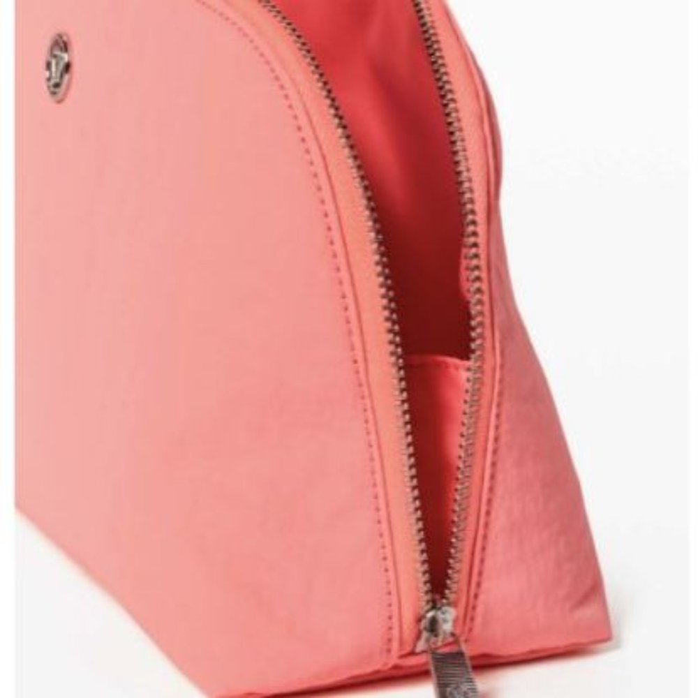 Never Used - Lulu Lemon Sun Up Sun Down Pouch *2.5L